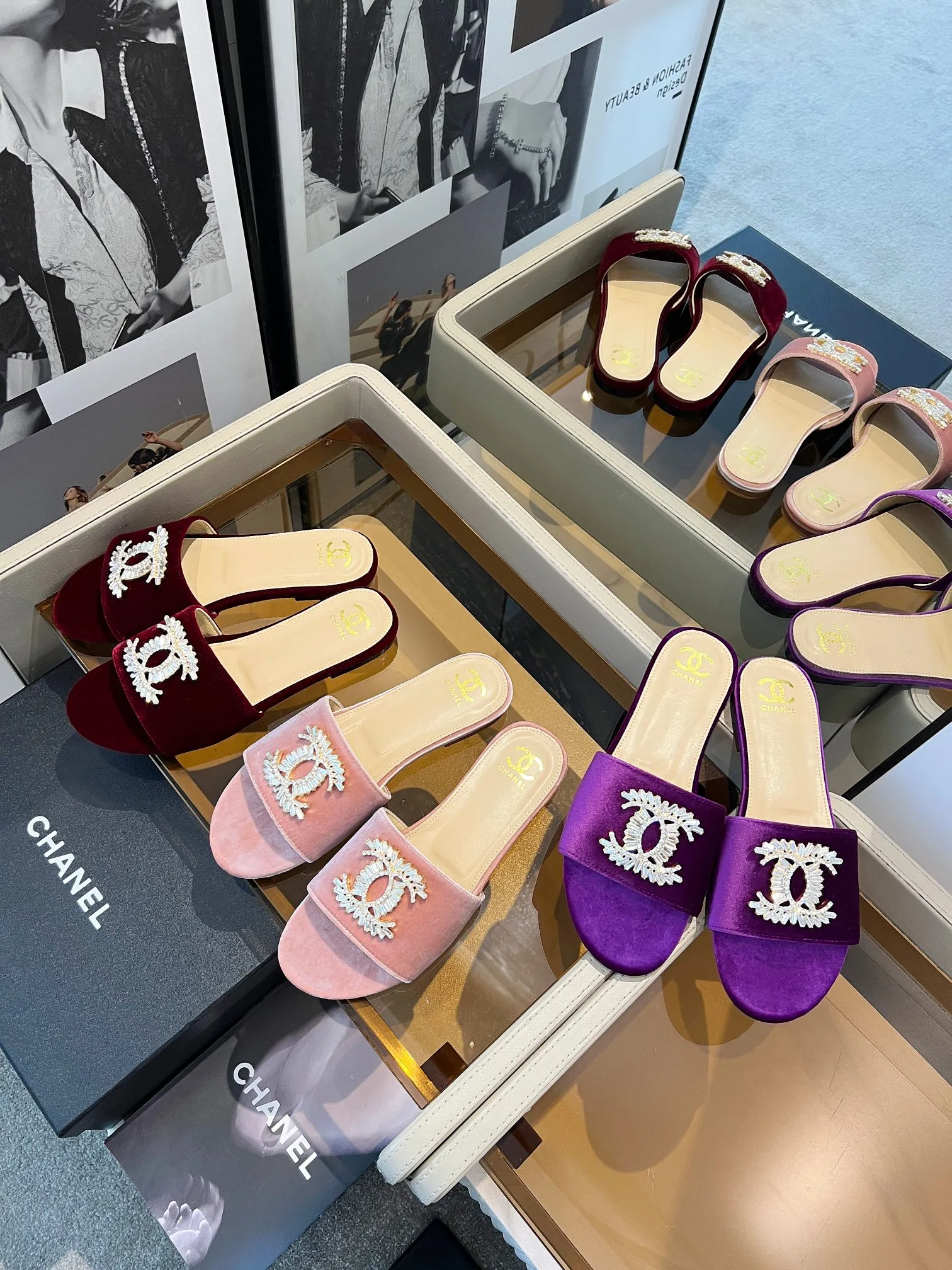 👟👟Ex-factory price 420👟👟 Genuine leather bottom +40 🎉🎉🎉Chanel Xiaoxiang C family sandals series official website synchronization, classic and elegant, casual wear 🌹🌹🌹🌹Original logo ~ Made of imported cowhide and C family custom fabrics, a variety of colors for the goddess to choose from! ❤️❤️❤️❤️ Code number: 36~40 (customized 35, 41, 42, 43, 44 are not returnable or exchangeable): Rubber leather sole +40
